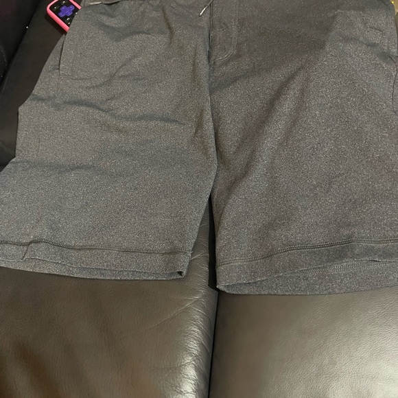 Lululemon men’s  Gray Athletic shorts, so soft and comfortable - Picture 8 of 9